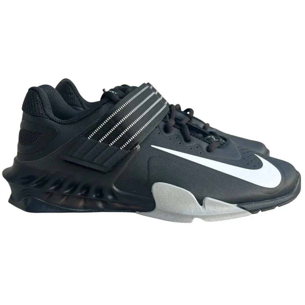 Nike savaleos black